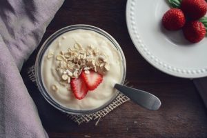 yogurt with oatmeal and strawberry slices