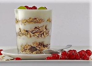 plain yogurt layers with fruit and rolled oats